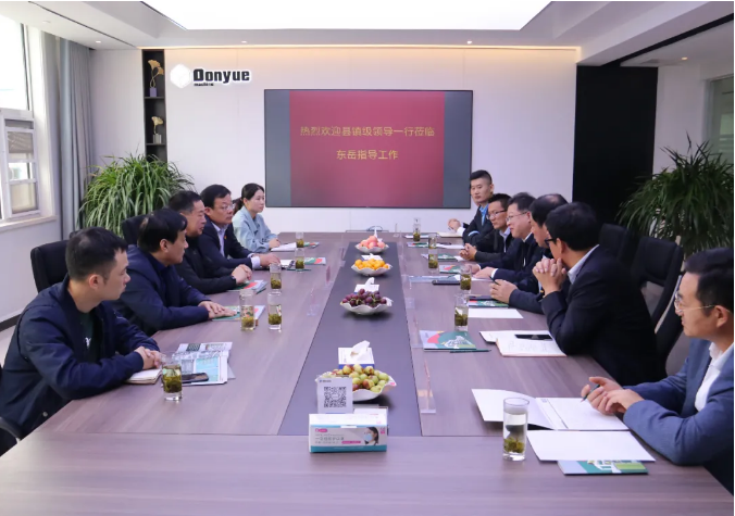 縣組織部常務(wù)副部長(cháng)劉洪君等領(lǐng)導蒞臨東岳機械指導工作 縣組織部常務(wù)副部長(cháng)劉洪君等領(lǐng)導蒞臨東岳機械指導工作